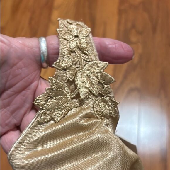 Dominique Tan Structured Cup Bra with Adjustable Straps - Picture 3 of 7